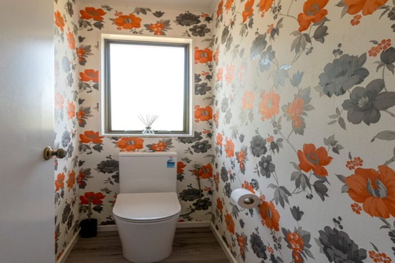 Photo of property in 6 Highbury Drive, Levin, 5510