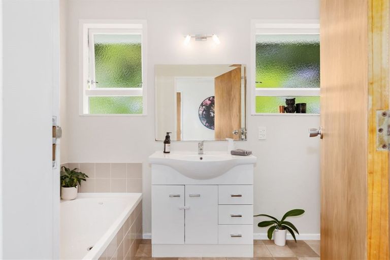 Photo of property in 5 Spey Place, Papakowhai, Porirua, 5024