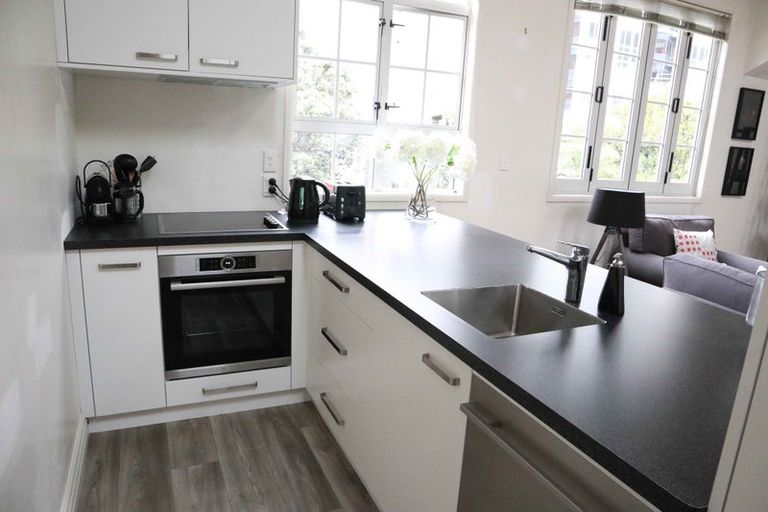 Photo of property in 34 Pipitea Street, Thorndon, Wellington, 6011