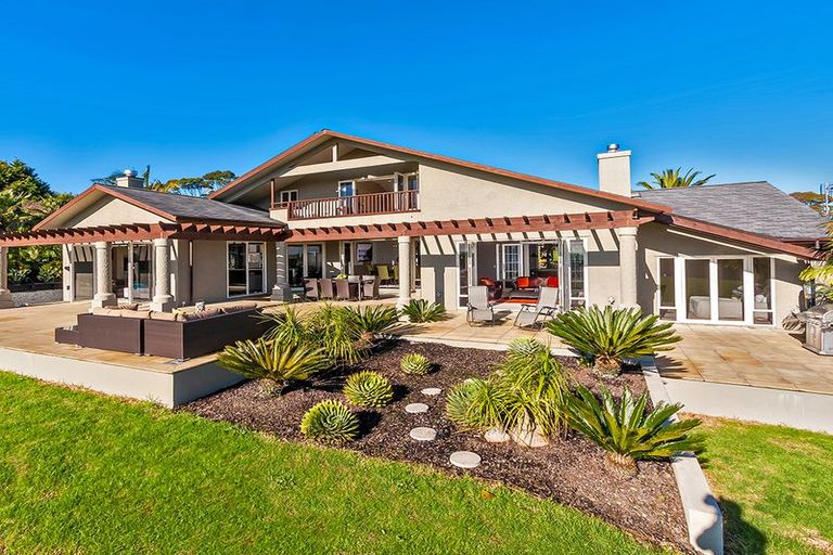 Photo of property in 21 Potts Road, Whitford, Howick, 2571