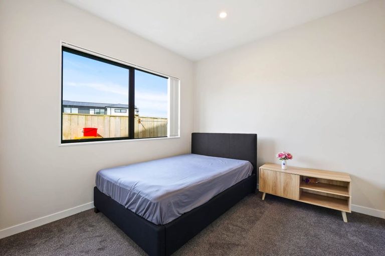 Photo of property in 12 Korowhiti Road, Clarks Beach, 2122