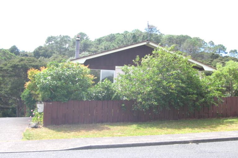Photo of property in 2/54 Spinella Drive, Bayview, Auckland, 0629