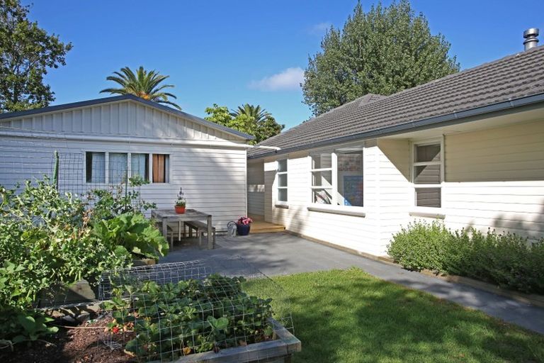 Photo of property in 16 Kaiwaka Road, Waiuku, 2123