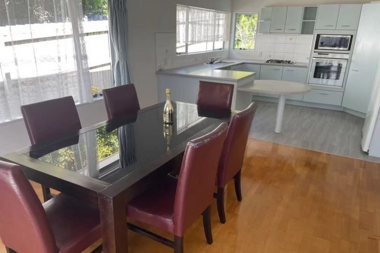 Photo of property in 15 Taroka Close, Pinehill, Auckland, 0632