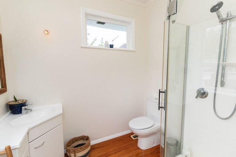 Photo of property in 33 Pinehaven Road, Pinehaven, Upper Hutt, 5019