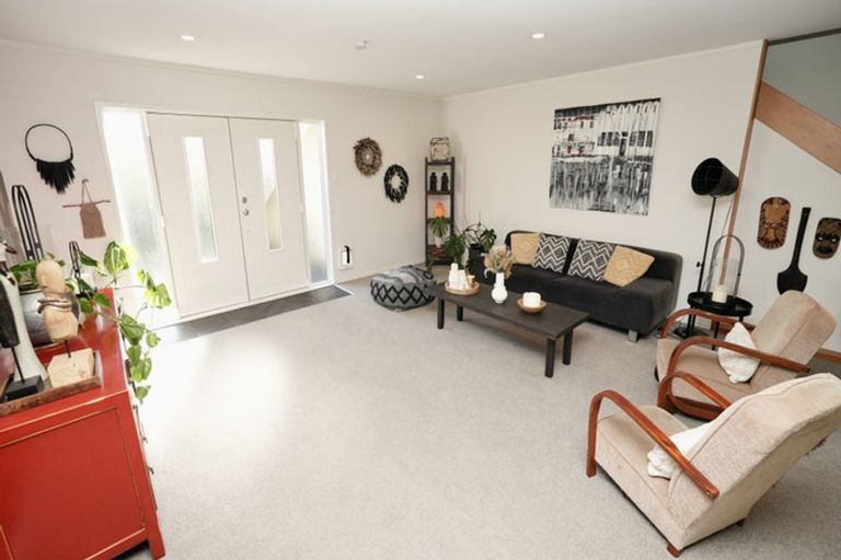 Photo of property in 7 Hillgrove Place, Fitzherbert, Palmerston North, 4410