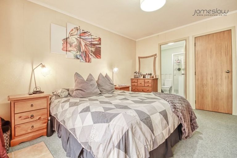 Photo of property in 39 Rhinevale Close, Henderson, Auckland, 0612