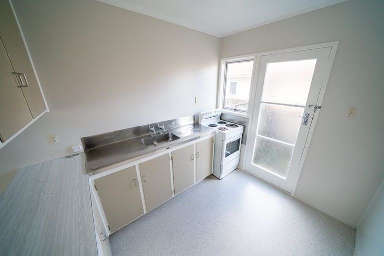 Photo of property in 2/41 Miro Street, New Lynn, Auckland, 0600