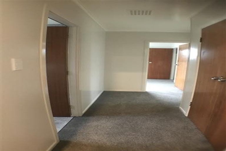 Photo of property in 1/48 View Road, Henderson, Auckland, 0612