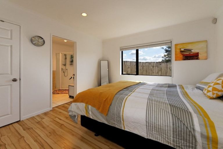 Photo of property in 9 Exotic Place, Massey, Auckland, 0614