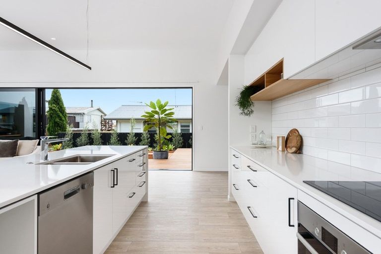 Photo of property in 1118 Papamoa Beach Road, Papamoa Beach, Papamoa, 3118