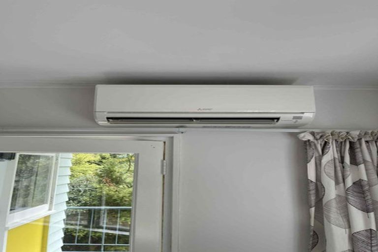 Photo of property in 4/8 Kaitawa Road, York Bay, Lower Hutt, 5013