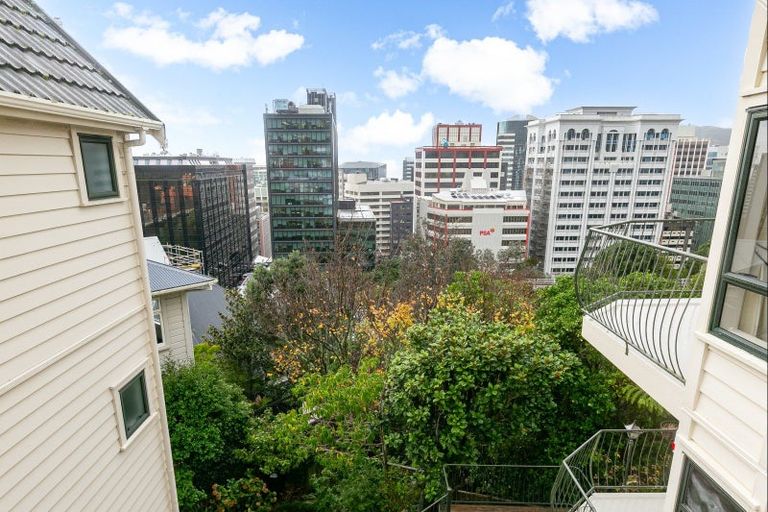 Photo of property in 2/67 Bolton Street, Kelburn, Wellington, 6012