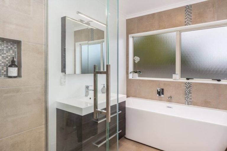 Photo of property in 22 Mangakoea Place, St Andrews, Hamilton, 3200