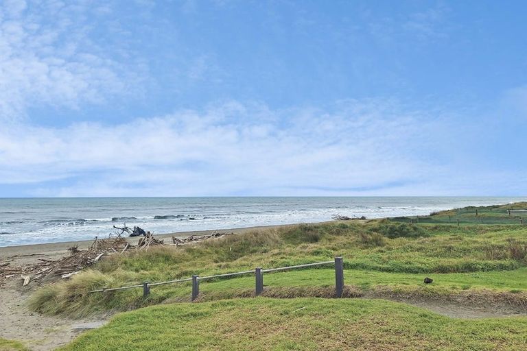 Photo of property in 42 Norfolk Crescent, Otaki Beach, Otaki, 5512