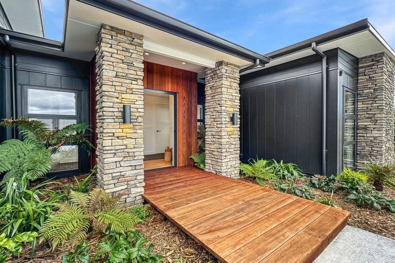 Photo of property in 8 Broadleaf Way, Kinloch, Taupo, 3377