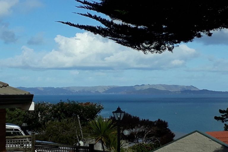 Photo of property in 2 Fairsea Place, Lynfield, Auckland, 1042