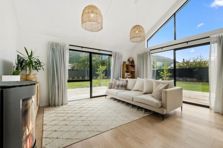 Photo of property in 15 Edna Lane, Lake Hawea, Wanaka, 9382