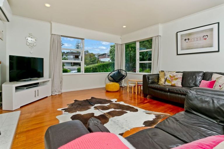 Photo of property in 10 Aplin Place, Birkdale, Auckland, 0626