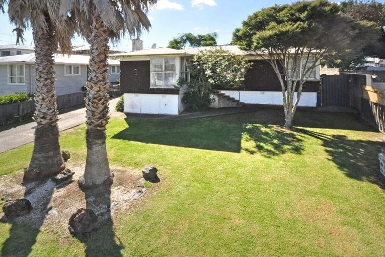 Photo of property in 122 Beaumonts Way, Manurewa, Auckland, 2102