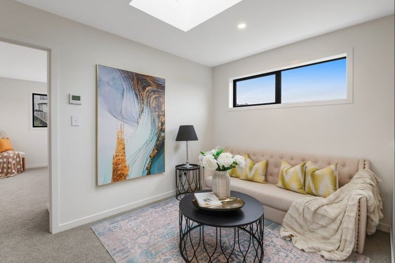 Photo of property in 5 Kawau Close, Orewa, 0931