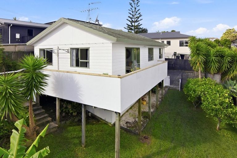 Photo of property in 1/4 Knott Road, Stanmore Bay, Whangaparaoa, 0932