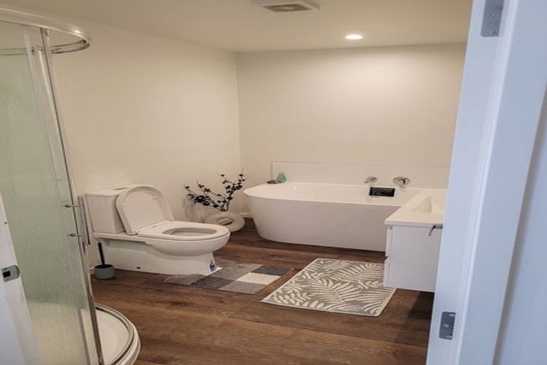 Photo of property in 8 Selkirk Lane, Hamilton Lake, Hamilton, 3204