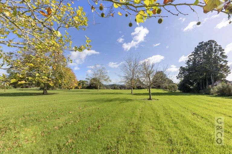 Photo of property in 408 Taupaki Road, Kumeu, 0892