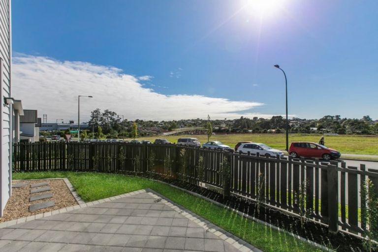 Photo of property in 2 Tihema Lane, Westgate, Auckland, 0614