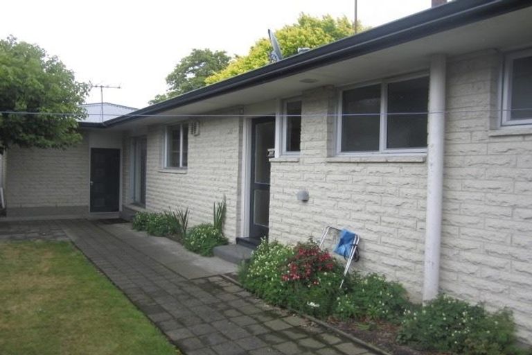 Photo of property in 220 Memorial Avenue, Burnside, Christchurch, 8053