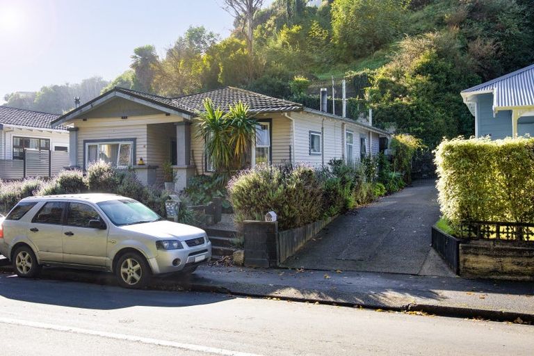 Photo of property in 107 Milton Road, Bluff Hill, Napier, 4110