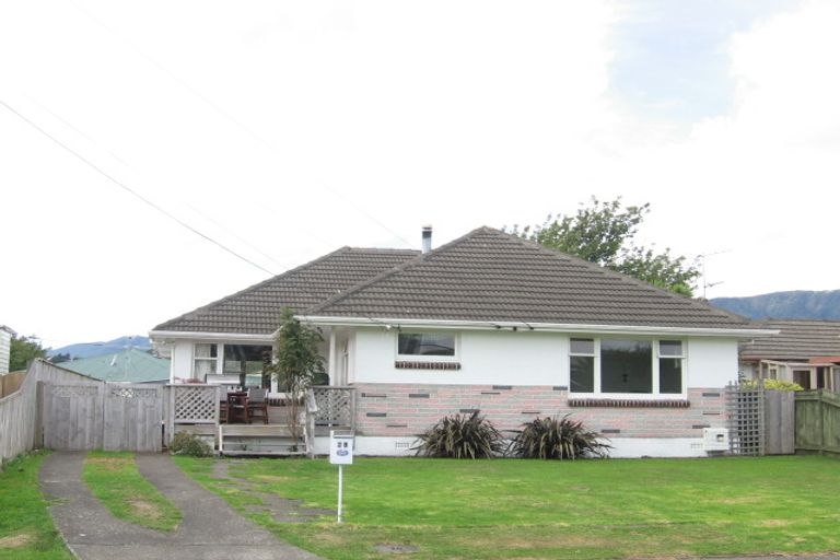 Photo of property in 28 Kashmir Avenue, Clouston Park, Upper Hutt, 5018