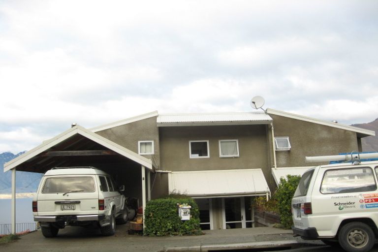 Photo of property in 9b Von Place, Fernhill, Queenstown, 9300