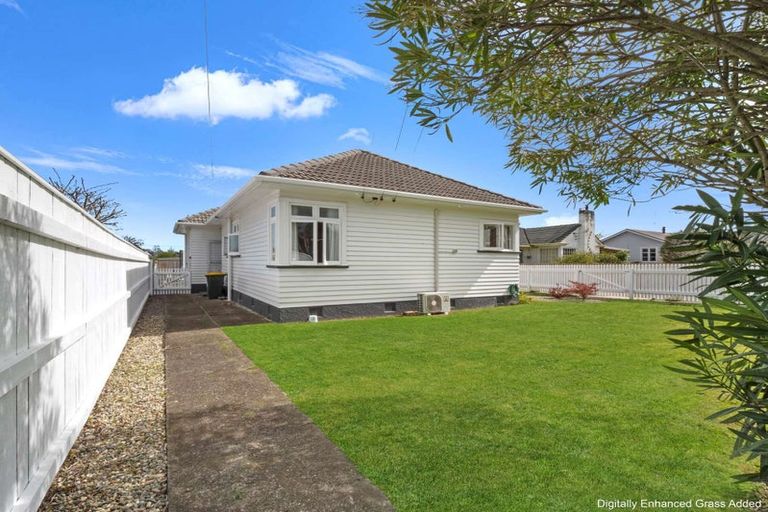 Photo of property in 25 Quinn Road, Levin, 5510