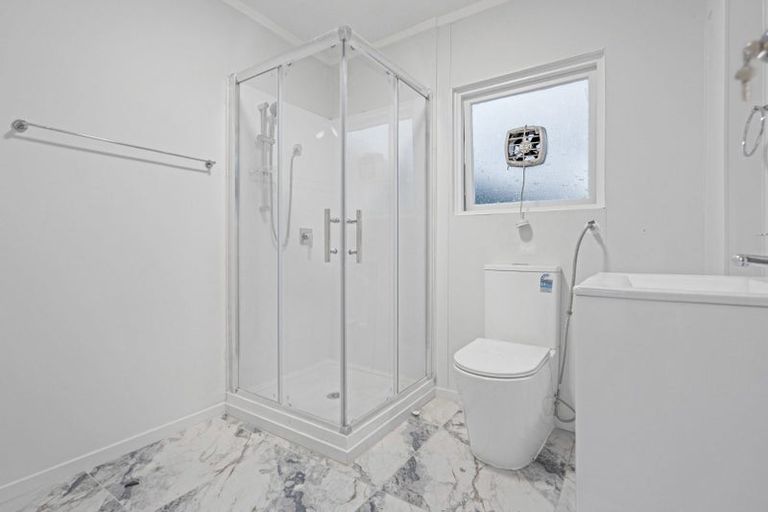 Photo of property in 15 Burbridge Road, Favona, Auckland, 2024