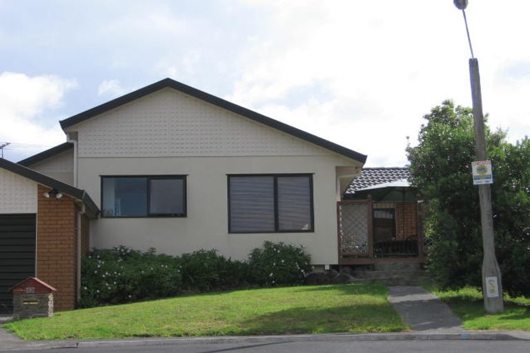 Photo of property in 12 Stockton Place, Glendene, Auckland, 0602