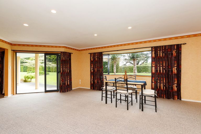 Photo of property in 46 Turitea Road, Fitzherbert, Palmerston North, 4472