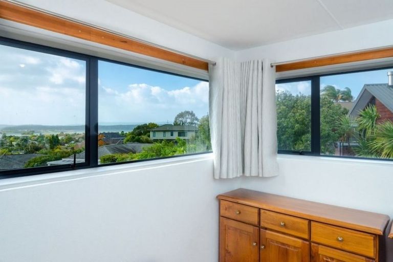 Photo of property in 114 Luckens Road, West Harbour, Auckland, 0618