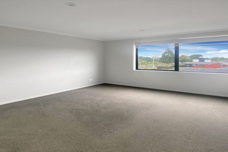 Photo of property in 3/5 Peachgrove Road, Te Atatu Peninsula, Auckland, 0610