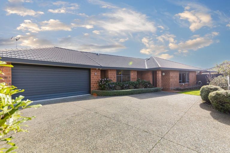 Photo of property in 48 Tennyson Avenue, Kelvin Grove, Palmerston North, 4414