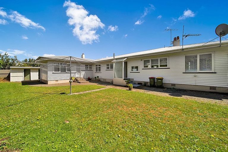 Photo of property in 28 Camberwell Road, Hawera, 4610