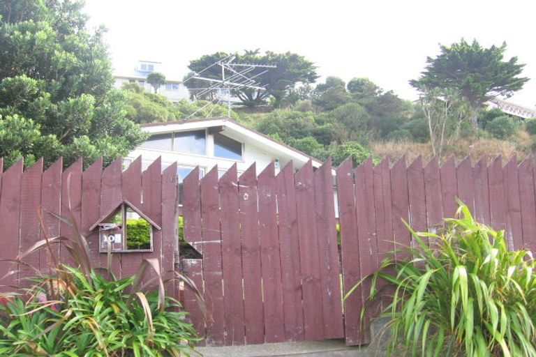 Photo of property in 103 Akaroa Drive, Maupuia, Wellington, 6022