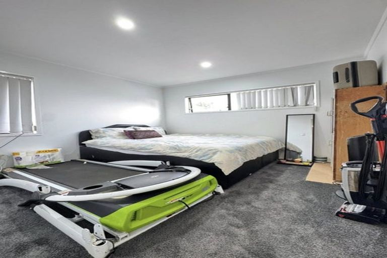 Photo of property in 100 Everglade Drive, Totara Heights, Auckland, 2105