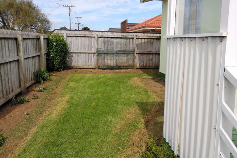 Photo of property in 1/10 Ropiha Street, Fitzroy, New Plymouth, 4312