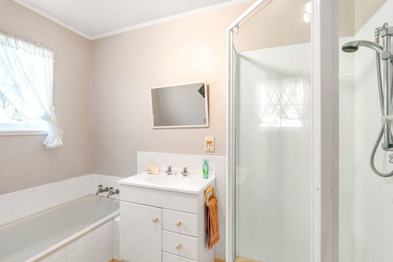 Photo of property in 5 Rene Place, Sunnyhills, Auckland, 2010