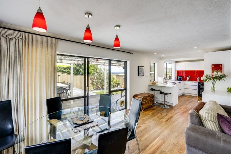 Photo of property in 38 Napier Terrace, Hospital Hill, Napier, 4110