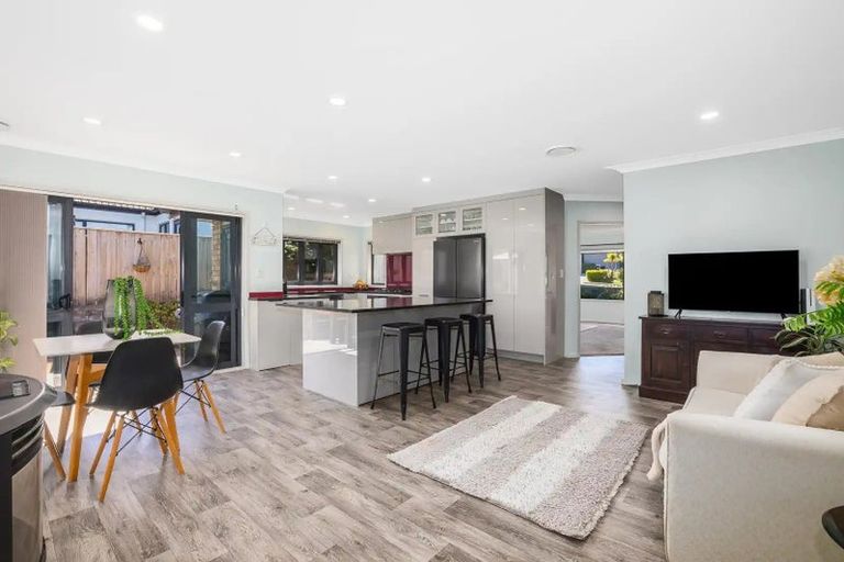 Photo of property in 5 Colin Guppy Crescent, Riverstone Terraces, Upper Hutt, 5018