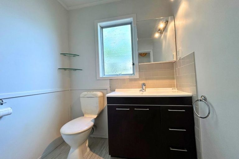 Photo of property in 2/5 Gazelle Avenue, Beach Haven, Auckland, 0626