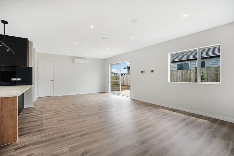 Photo of property in 75d Twin Parks Rise, Papakura, 2582