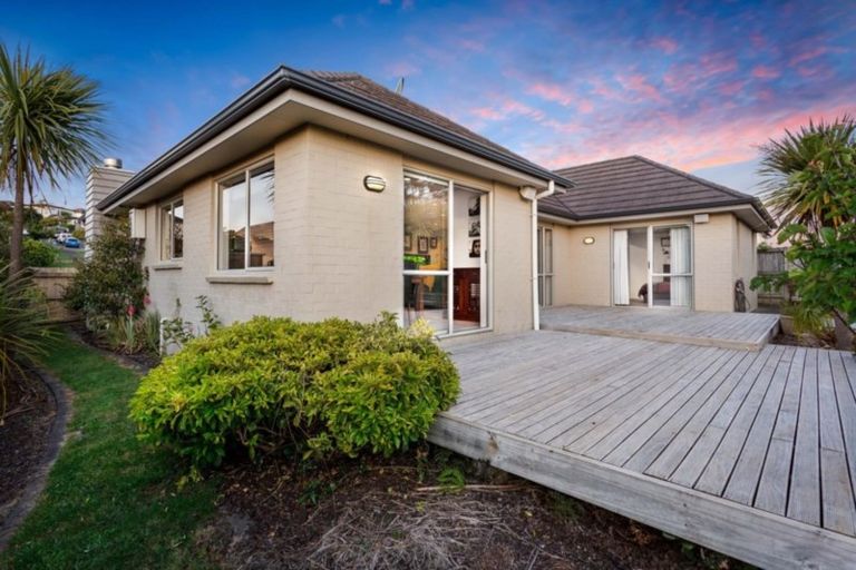 Photo of property in 5 Catlins Place, Fairview Heights, Auckland, 0632